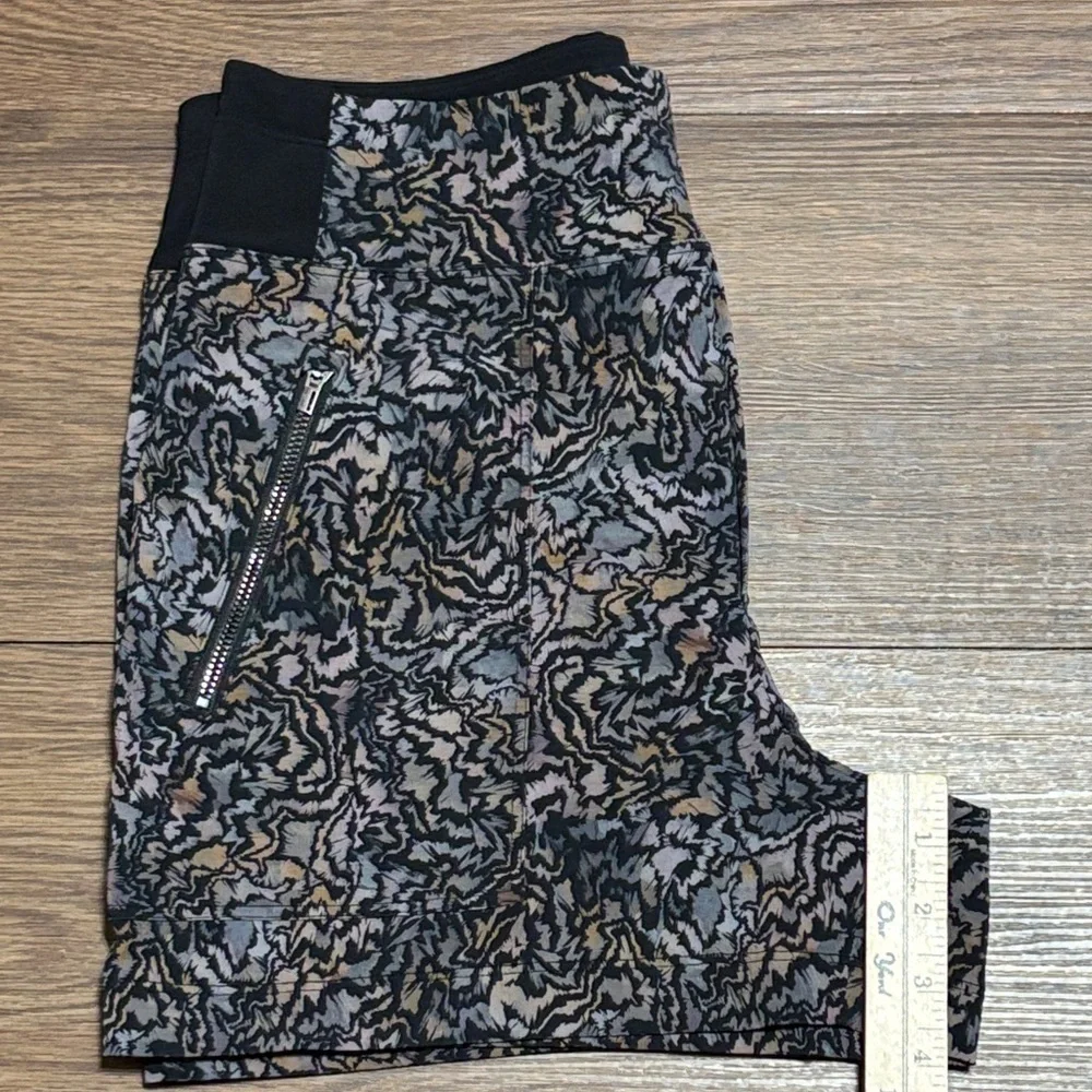 Athleta patterned performance